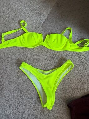 SHEIN Neon Yellow Textured Underwire Bikini Set